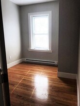 18 Chelsea St, Unit 2 in Boston, MA - Foto de edificio - Building Photo