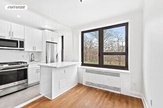 420-424 Central Prk W in New York, NY - Building Photo - Building Photo