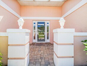 105 Grove Island Cir in Vero Beach, FL - Building Photo - Building Photo