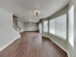 525 Wheatridge Rd in Tooele, UT - Foto de edificio - Building Photo