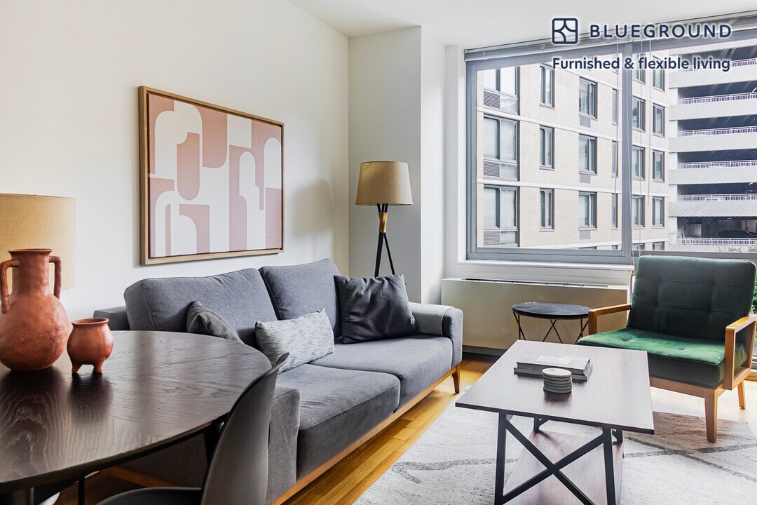 4-75-75 48th Ave in Queens, NY - Foto de edificio