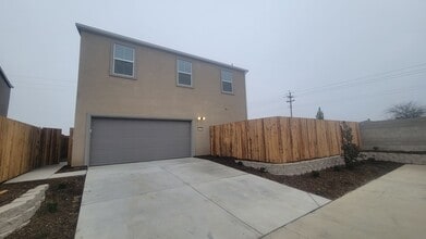 12570 Pensinger Rd in Bakersfield, CA - Building Photo - Building Photo