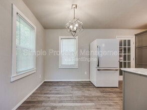 215 W Kittyhawk Dr in Midwest City, OK - Building Photo - Building Photo