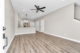 5262 Ella Blvd-Unit -703A in Houston, TX - Building Photo - Building Photo