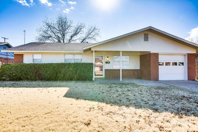 5613 16th Pl in Lubbock, TX - Foto de edificio - Building Photo