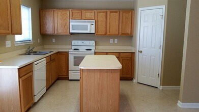 18538 Oakhurst Blvd in Cornelius, NC - Building Photo - Building Photo