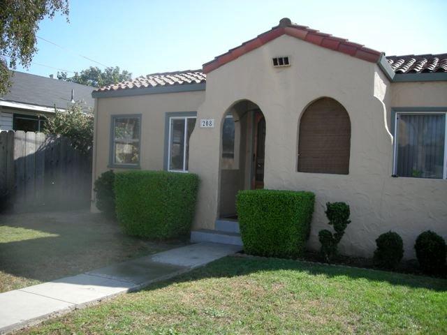 206 Katherine Ave in Salinas, CA - Foto de edificio