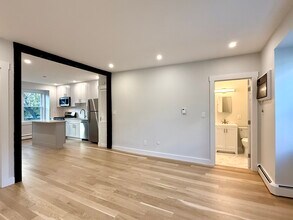 19 Roberts St, Unit 8 in Brookline, MA - Building Photo - Building Photo