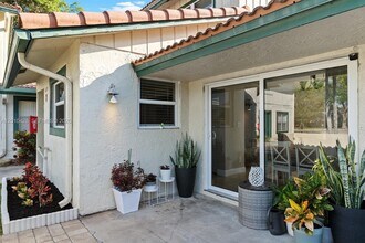 4119 Coral Springs Dr in Coral Springs, FL - Building Photo - Building Photo