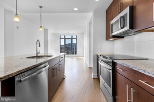 880 New Jersey Ave SE, Unit 2 BR INTERIOR UNIT in Washington, DC - Building Photo - Building Photo