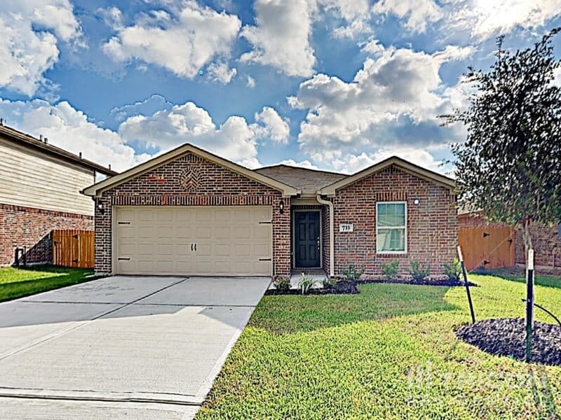 733 Totem Trail Dr in La Marque, TX - Building Photo