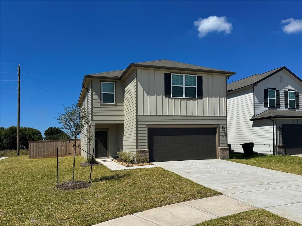 8703 Vacek Xing Wy in Richmond, TX - Building Photo