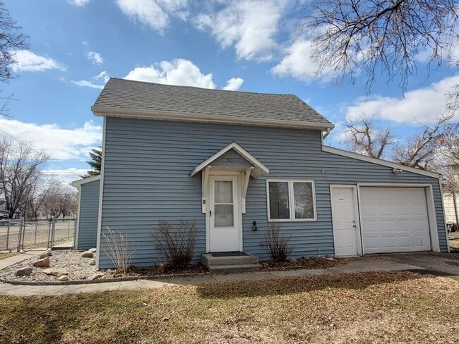 301 Leonard Ave in Crookston, MN - Building Photo - Building Photo