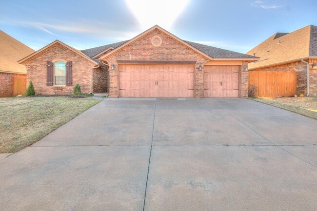 19217 Garden Creek Ln in Edmond, OK - Building Photo - Building Photo