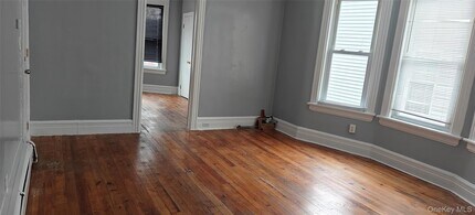 104 Winnikee Ave in Poughkeepsie, NY - Building Photo - Building Photo