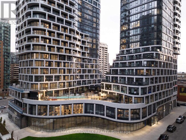 400 Albert St in Ottawa, ON - Building Photo - Building Photo