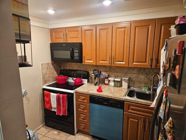 3710 Inverrary Dr, Unit 2G in Lauderhill, FL - Foto de edificio - Building Photo