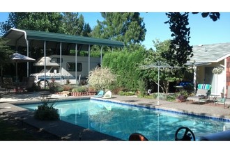 Garden Row Apartments in Portland, OR - Building Photo - Building Photo