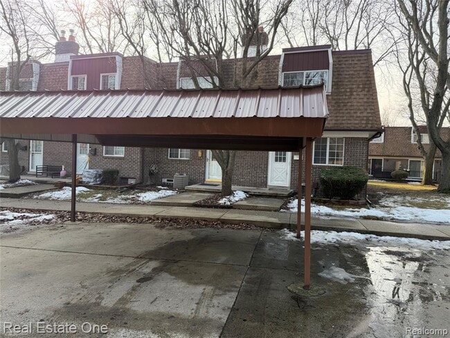 37035 E Aragona Dr in Clinton Township, MI - Building Photo - Building Photo