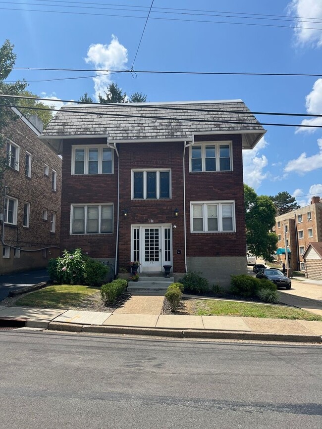 property at 15 N Meadowcroft Ave