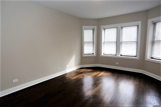 2230 N Sawyer Ave, Unit 2W in Chicago, IL - Building Photo - Building Photo