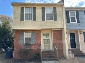 2448 Riverlook Dr in Augusta, GA - Building Photo