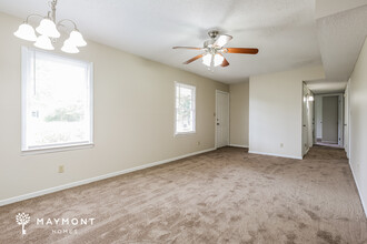 122 Strawberry Dr in Inman, SC - Building Photo - Building Photo