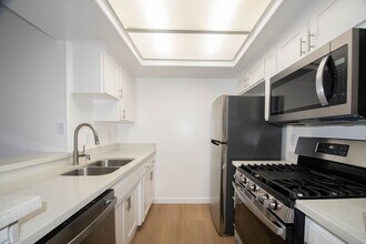 6041 Fulton Ave in Los Angeles, CA - Building Photo - Building Photo