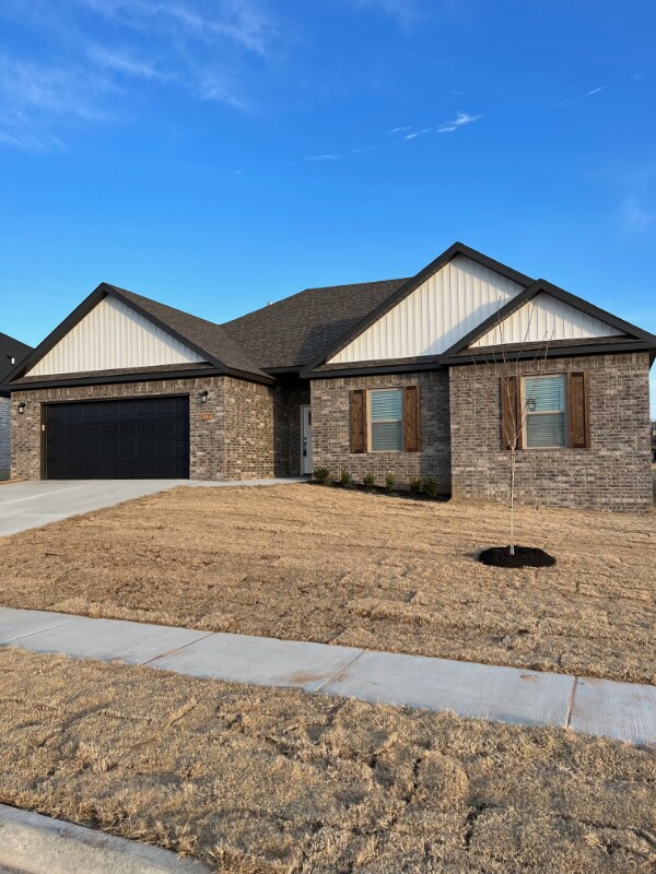 882 Pinnacle St Rentals in Prairie Grove, AR