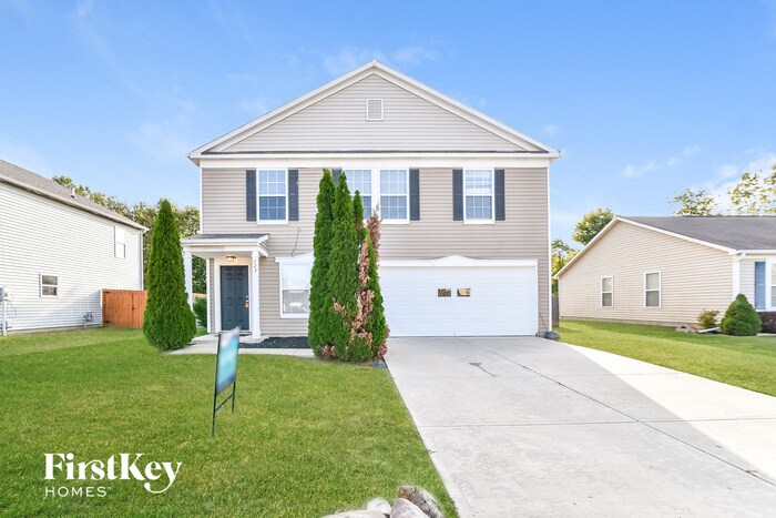 723 Sedgewick Ln in Greenfield, IN - Building Photo