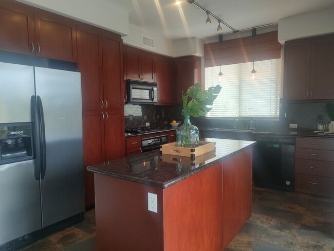 8211 Station Village Ln in San Diego, CA - Building Photo - Building Photo