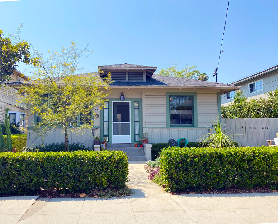 326 W Victoria St in Santa Barbara, CA - Building Photo