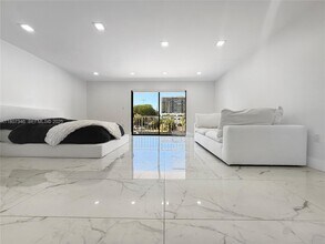 1650 NE 115th St in Miami, FL - Building Photo - Building Photo