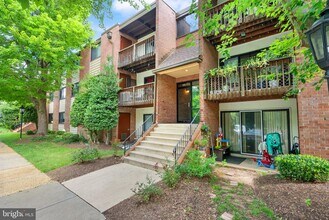 10720 West Dr in Fairfax, VA - Building Photo - Building Photo