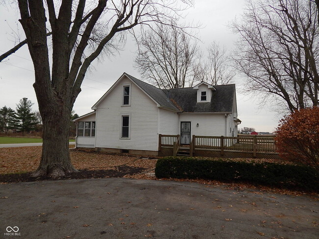 1402 S Franklin Rd in Greenwood, IN - Building Photo - Building Photo
