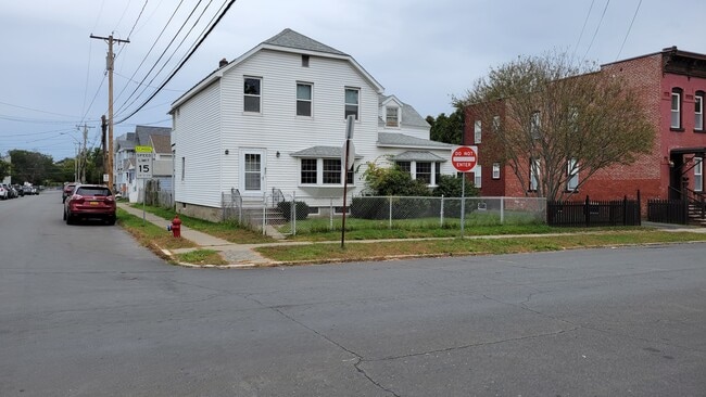 931 24th St, Unit 931.1 in Watervliet, NY - Building Photo - Building Photo