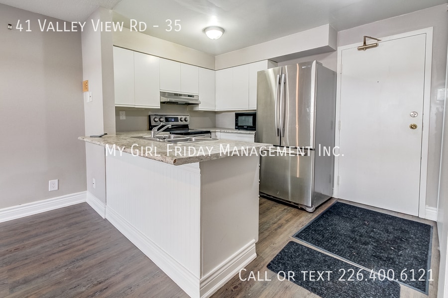 41 Vly Vw Rd in Kitchener, ON - Building Photo