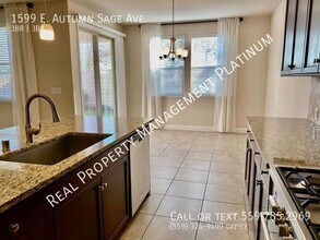 1599 E Autumn Sage Ave in Fresno, CA - Building Photo - Building Photo