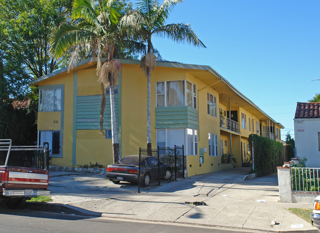 1065 S Norton Ave in Los Angeles, CA - Foto de edificio - Building Photo