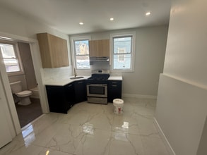 575 13th Ave, Unit 1 in Newark, NJ - Building Photo - Building Photo