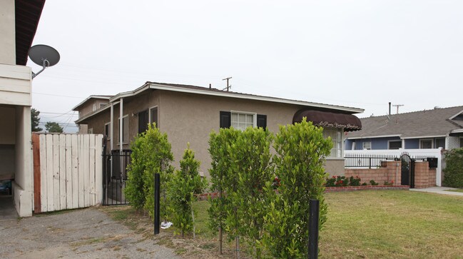 La Porte Victoria Gardens in Arcadia, CA - Foto de edificio - Building Photo