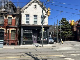 374 Dundas St E in Toronto, ON - Building Photo