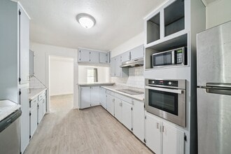 1304 S Husband St in Stillwater, OK - Building Photo - Building Photo