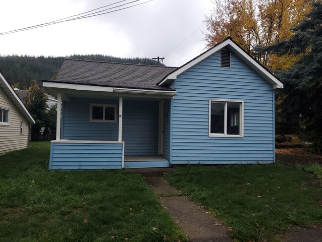 property at 11 E Market Ave