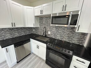 210 W Monroe Ave, Unit A in Las Vegas, NV - Foto de edificio - Building Photo