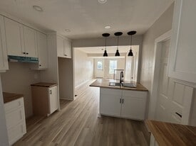 25 Vipond Rd in Timmins, ON - Building Photo