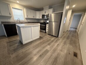 38062 St Tropez Dr in Clinton Township, MI - Building Photo - Building Photo