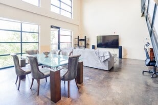 400 E Main St in Louisville, KY - Building Photo