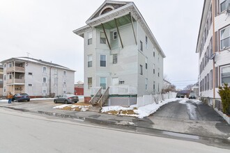 132 Dewey St in Worcester, MA - Foto de edificio - Building Photo