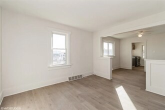 1921 Logan Ave in Des Moines, IA - Building Photo - Building Photo